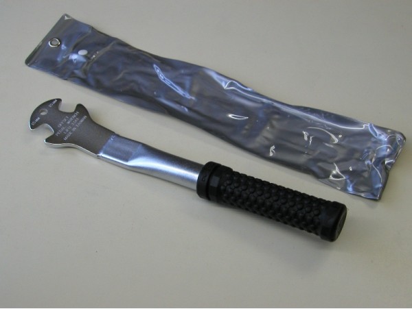 h llave de pedal nacional               *<